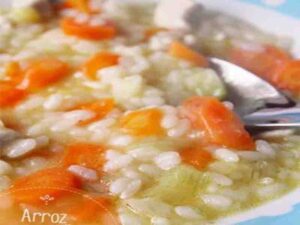 Rice soup with chicken and vegetables (easy and complete recipe)
