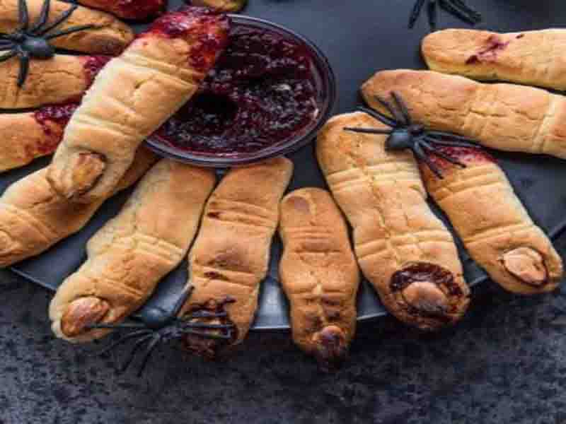 Witch fingers for Halloween, a bloody recipe!