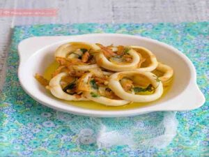 Squid with onions (EASY recipe in 4 steps)