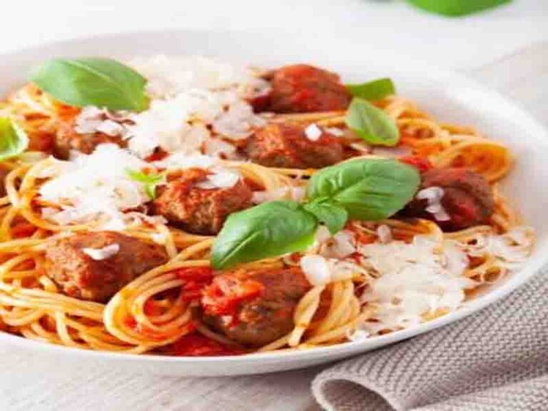 Spaghetti with meatballs (family recipe)