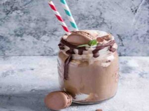 4 CHOCOLATE milkshake recipes (irresistible)